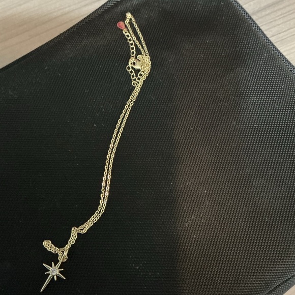 Gold Star Pendant Necklace - Picture 1 of 1